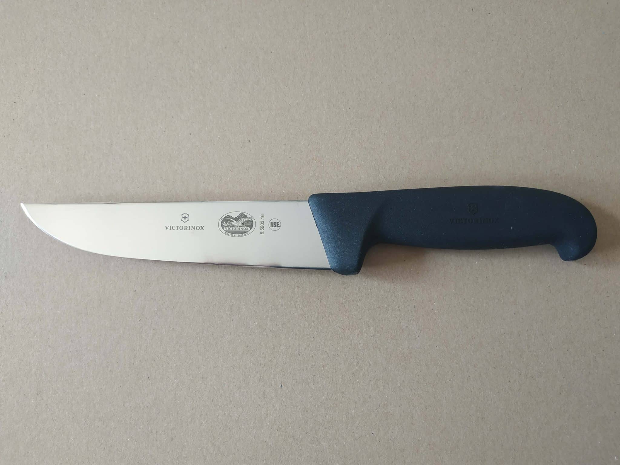 Cutit Victorinox de dezosat, lama rigida, 16 cm
